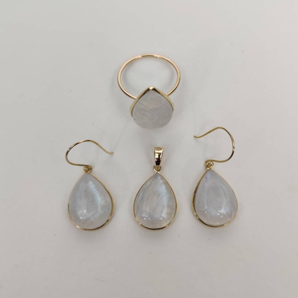 Natural Rainbow Moonstone Pendant, 14K Solid Yellow Gold Blue Moonstone Pendant, June Birthstone Pendant, Pear Pendant, Bezel Pendant,