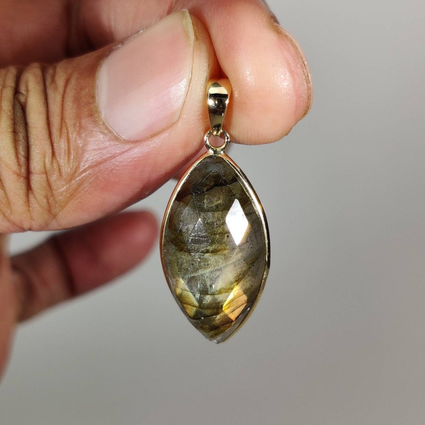 Natural Labradorite Pendant, 14K Solid Gold Labradorite Pendant, Solid Gold Bezel Pendant, November Birthstone, Christmas Gift