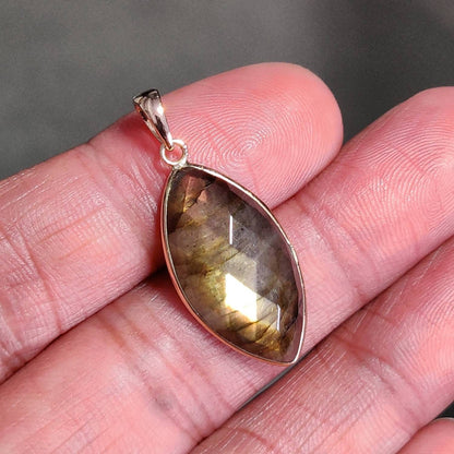 Natural Labradorite Pendant, 14K Solid Gold Labradorite Pendant, Solid Gold Bezel Pendant, November Birthstone, Christmas Gift