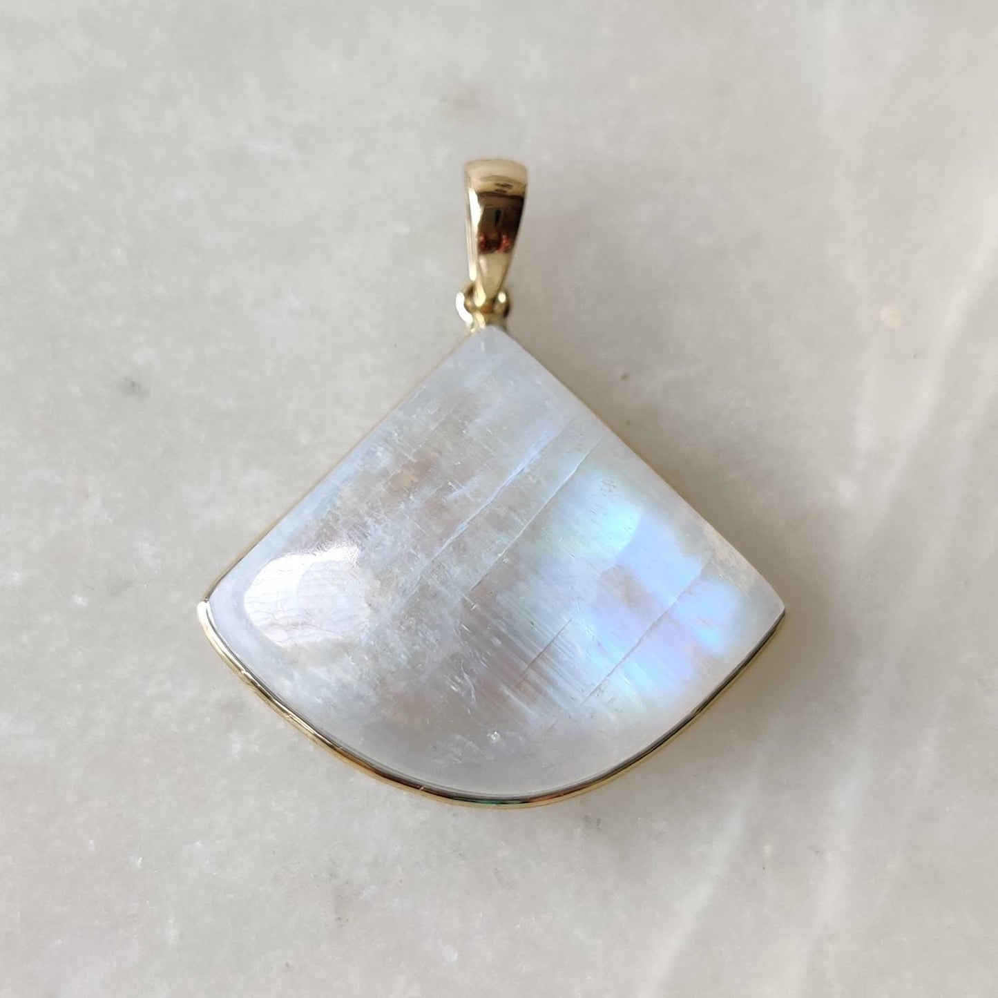 Natural Rainbow Moonstone Pendant, Rainbow Moonstone 14k solid Gold Pendant, Rainbow Moonstone Jewelry, June Birthstone, Bezel Pendant