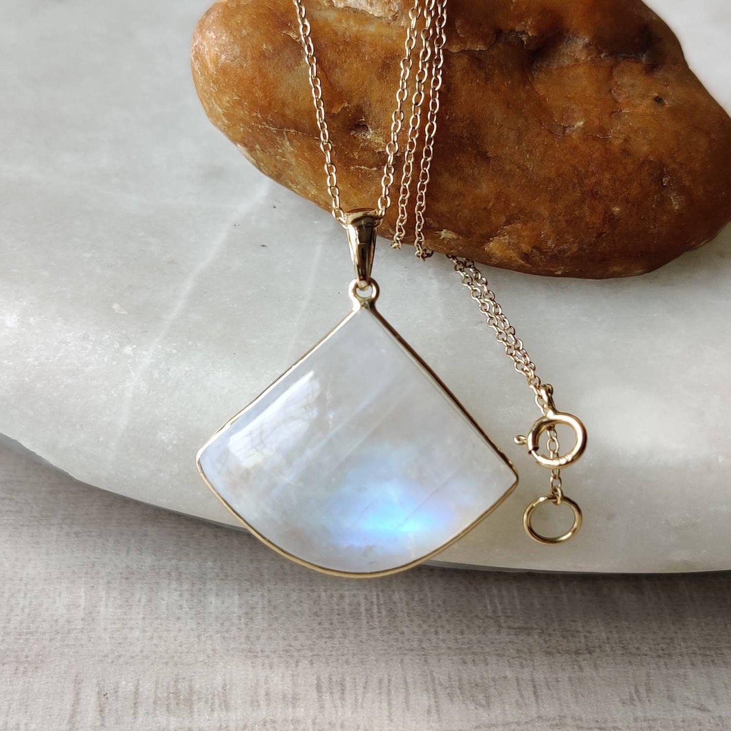 Natural Rainbow Moonstone Pendant, Rainbow Moonstone 14k solid Gold Pendant, Rainbow Moonstone Jewelry, June Birthstone, Bezel Pendant