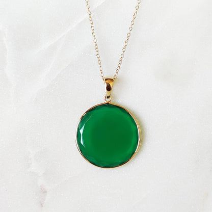 Colgante de ónix verde de oro de 14 quilates, colgante con bisel de ónix verde natural, colgante de ónix de oro amarillo macizo de 14 quilates, colgante plano redondo, piedra natal de mayo