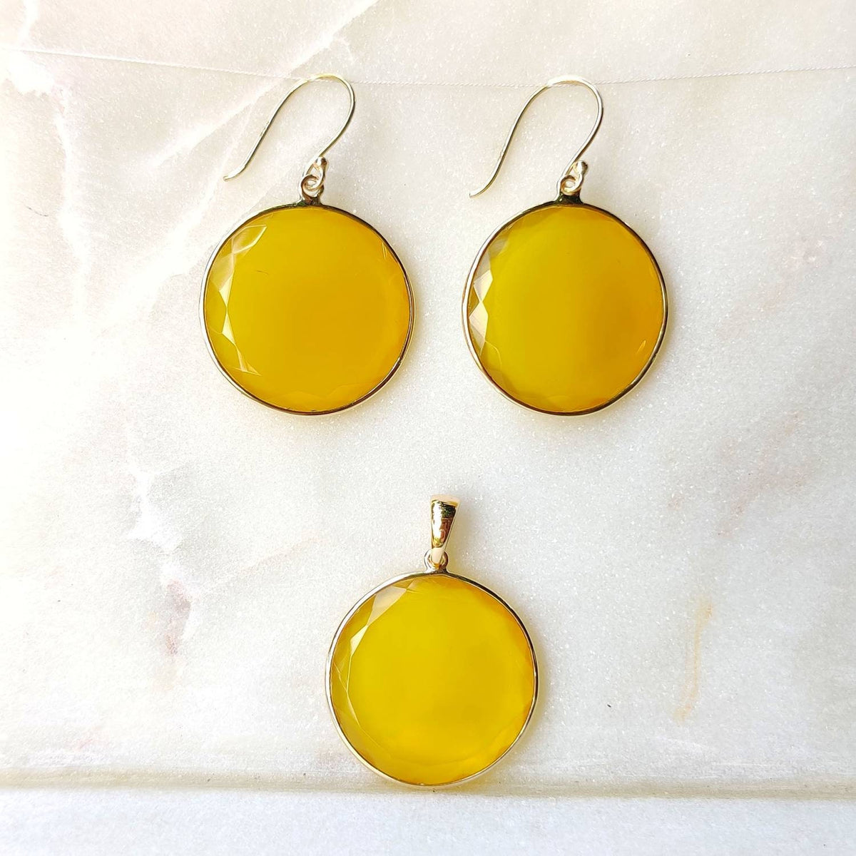 14K Solid Yellow Gold Natural Yellow Onyx Round Flat Cut Earrings, November Birthstone