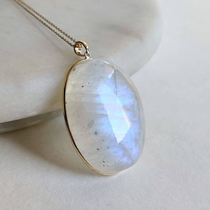 Natural Rainbow Moonstone Necklace, 14K Solid Gold Moonstone Pendant, Yellow Gold Necklace Pendant, Blue Moonstone Jewelry, June Birthstone