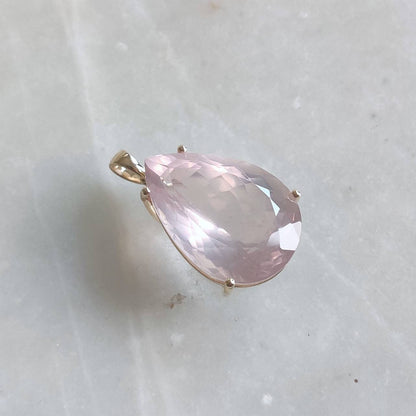 Colgante de cuarzo rosa natural, colgante de cuarzo rosa de oro macizo de 14 quilates, colgante de oro macizo, piedra natal de enero, regalo de Navidad, joyería de cuarzo