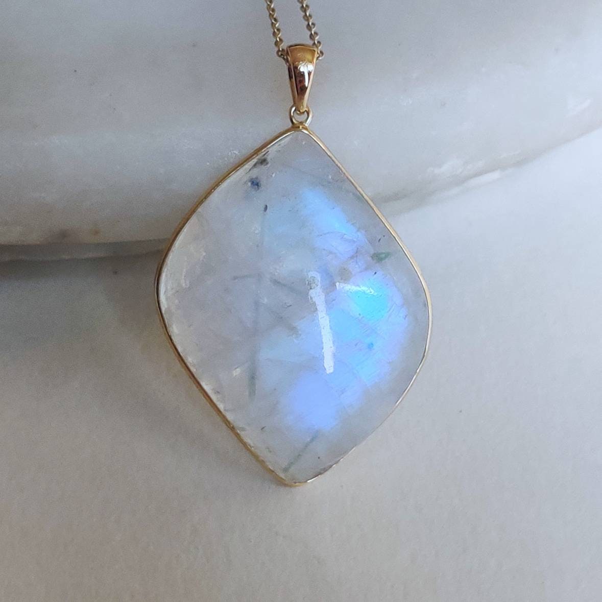 Natural Rainbow Moonstone Necklace, 14K Solid Gold Moonstone Pendant, Yellow Gold Necklace Pendant, Blue Moonstone Jewelry, June Birthstone