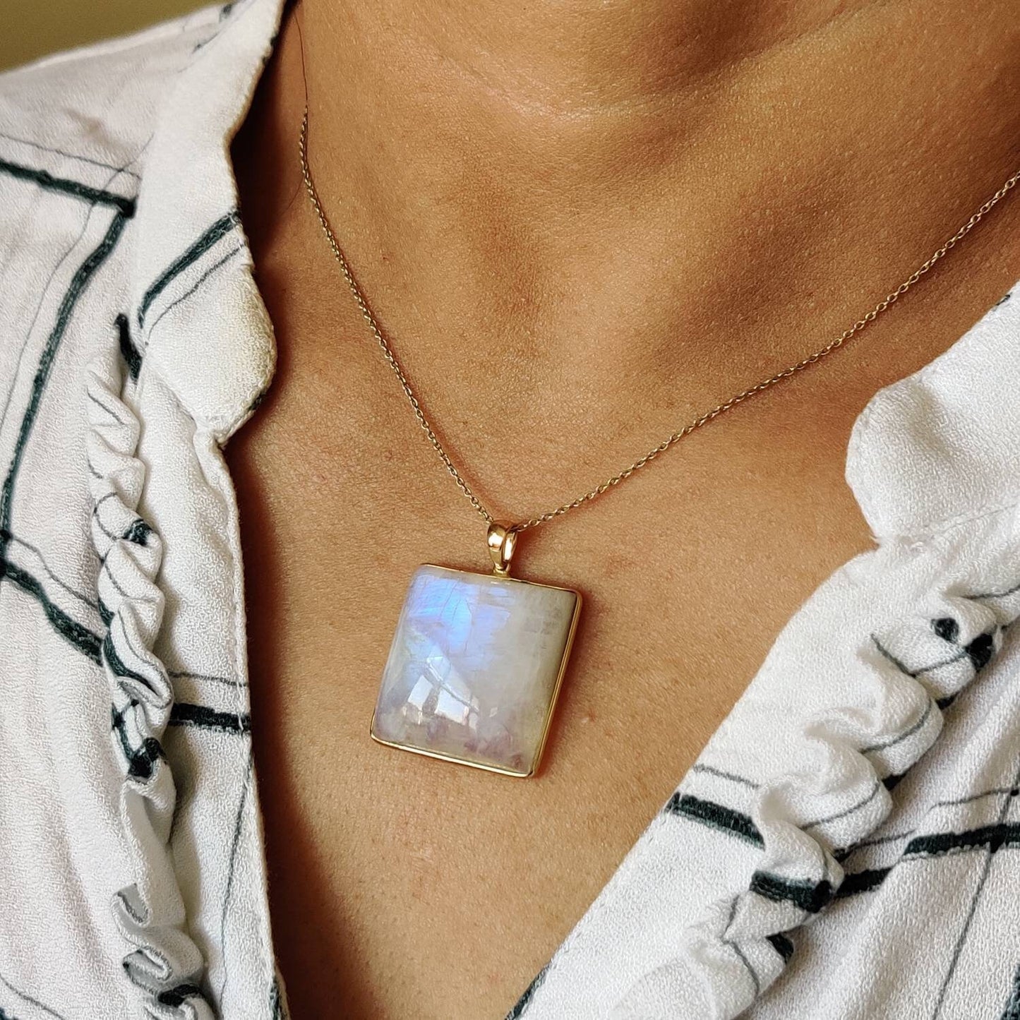 Natural Rainbow Moonstone Necklace, 14K Solid Gold Moonstone Pendant, Yellow Gold Necklace Pendant, Blue Moonstone Jewelry, June Birthstone