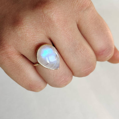 Natural Rainbow Moonstone Ring, 14K Solid Gold Ring, Rainbow Moonstone Gold Ring, Rainbow Moonstone Jewelry, Dainty Ring, June Birthstone