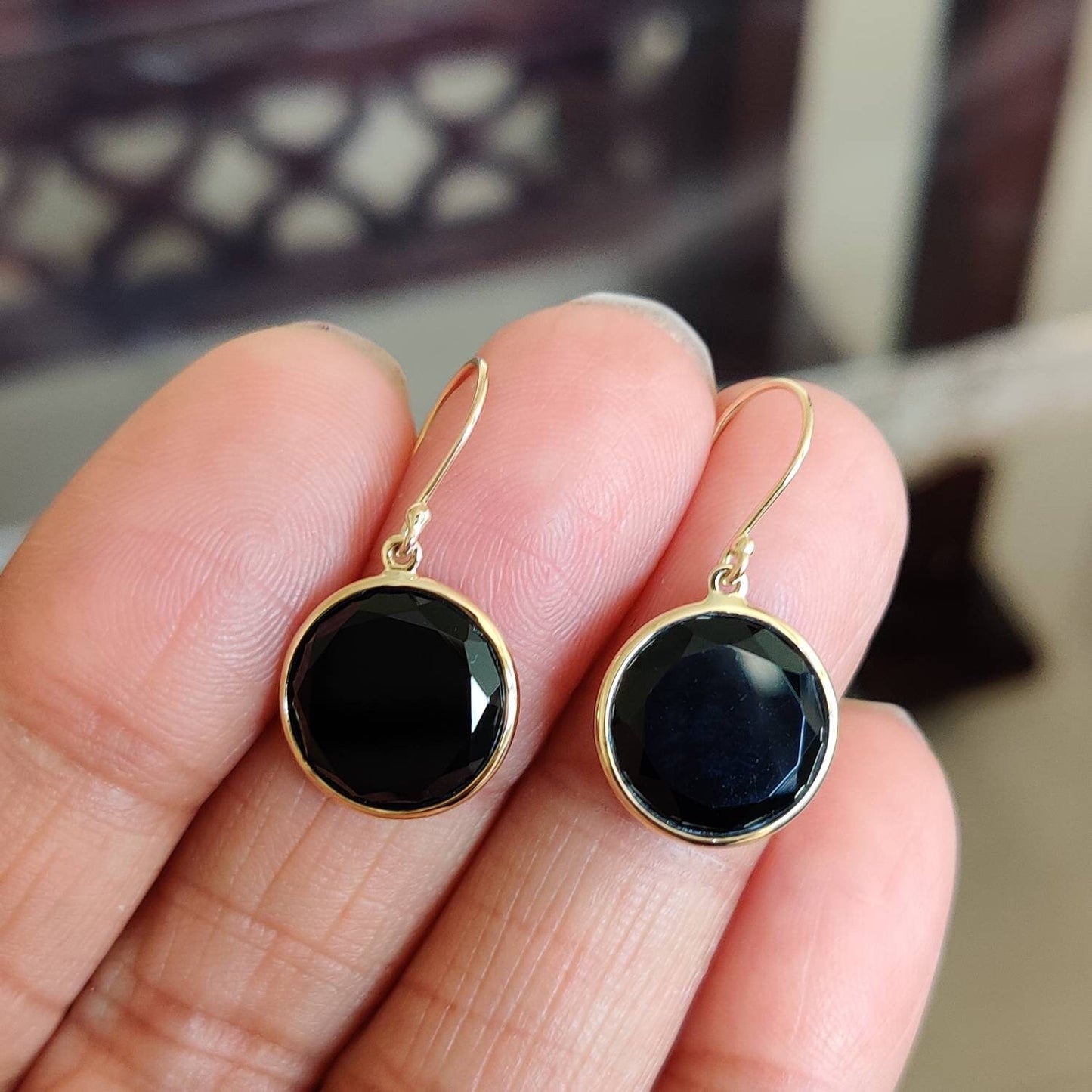 Pendientes de ónix negro en oro de 14 quilates, pendientes de ónix negro natural, pendientes de oro amarillo macizo de 14 quilates, piedra natal de diciembre, regalo de Navidad, pendientes con bisel