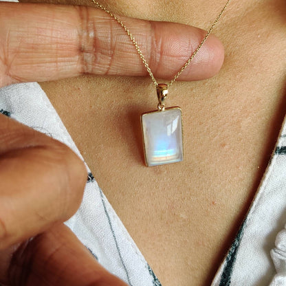 Natural Rainbow Moonstone Necklace, 14K Solid Gold Moonstone Pendant, Yellow Gold Necklace Pendant, Blue Moonstone Jewelry, June Birthstone