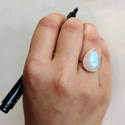 Natural Rainbow Moonstone Ring, 14K Solid Gold Ring, Rainbow Moonstone Gold Ring, Rainbow Moonstone Jewelry, Dainty Ring, June Birthstone