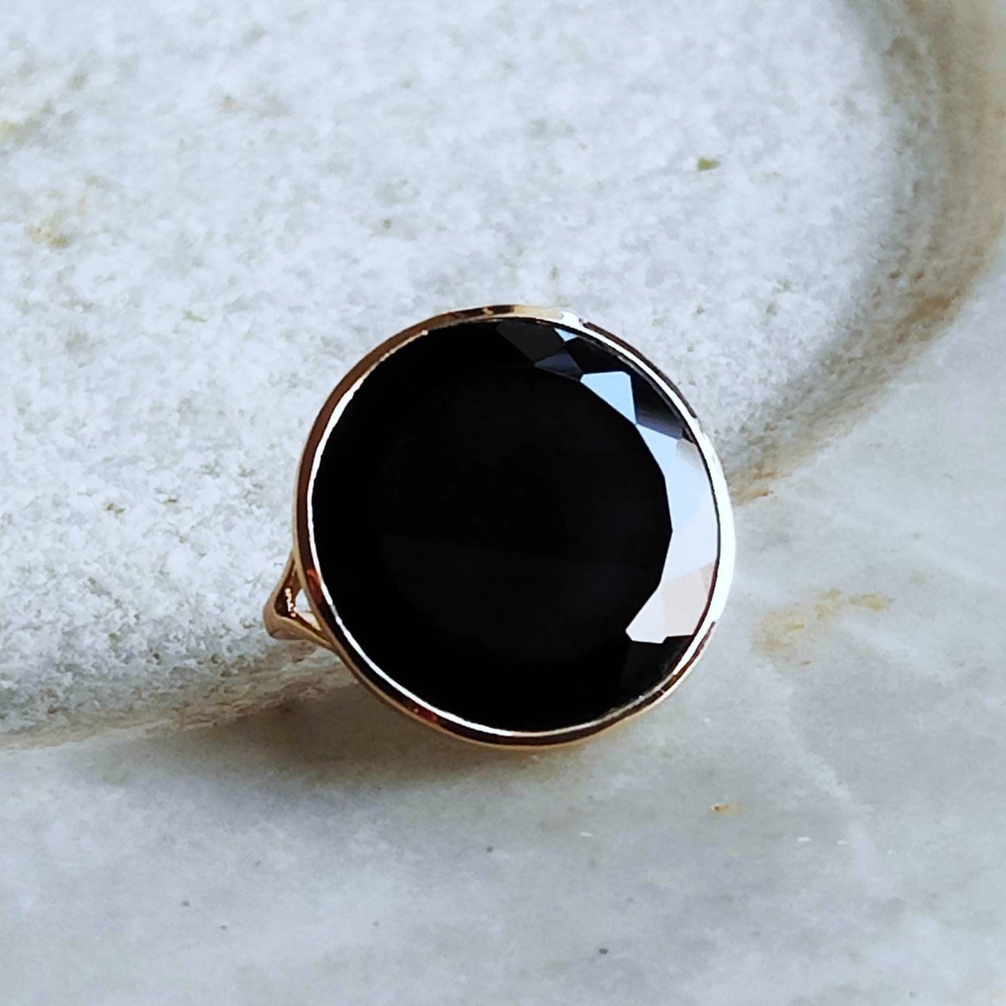 Anillo de ónix negro natural, anillo de oro macizo de 14 quilates, anillo de ónix negro de oro de 14 quilates, anillo con bisel de ónix negro natural, piedra natal de diciembre, regalo de Navidad