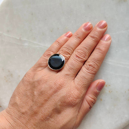 Anillo de ónix negro natural, anillo de oro macizo de 14 quilates, anillo de ónix negro de oro de 14 quilates, anillo con bisel de ónix negro natural, piedra natal de diciembre, regalo de Navidad