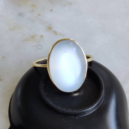 Anillo de piedra lunar blanca natural, anillo de piedra lunar de oro amarillo macizo de 14 quilates, anillo de piedra natal de junio, anillo con bisel, joyería de piedra lunar, regalo de Navidad