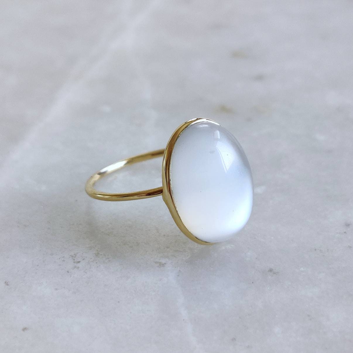 Anillo de piedra lunar blanca natural, anillo de piedra lunar de oro amarillo macizo de 14 quilates, anillo de piedra natal de junio, anillo con bisel, joyería de piedra lunar, regalo de Navidad