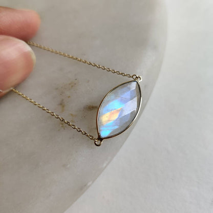 Natural Rainbow Moonstone Bracelet, 14K Yellow Gold Moonstone Bracelet, Chain Bracelet, Dainty Gemstone Bracelet, June Birthstone