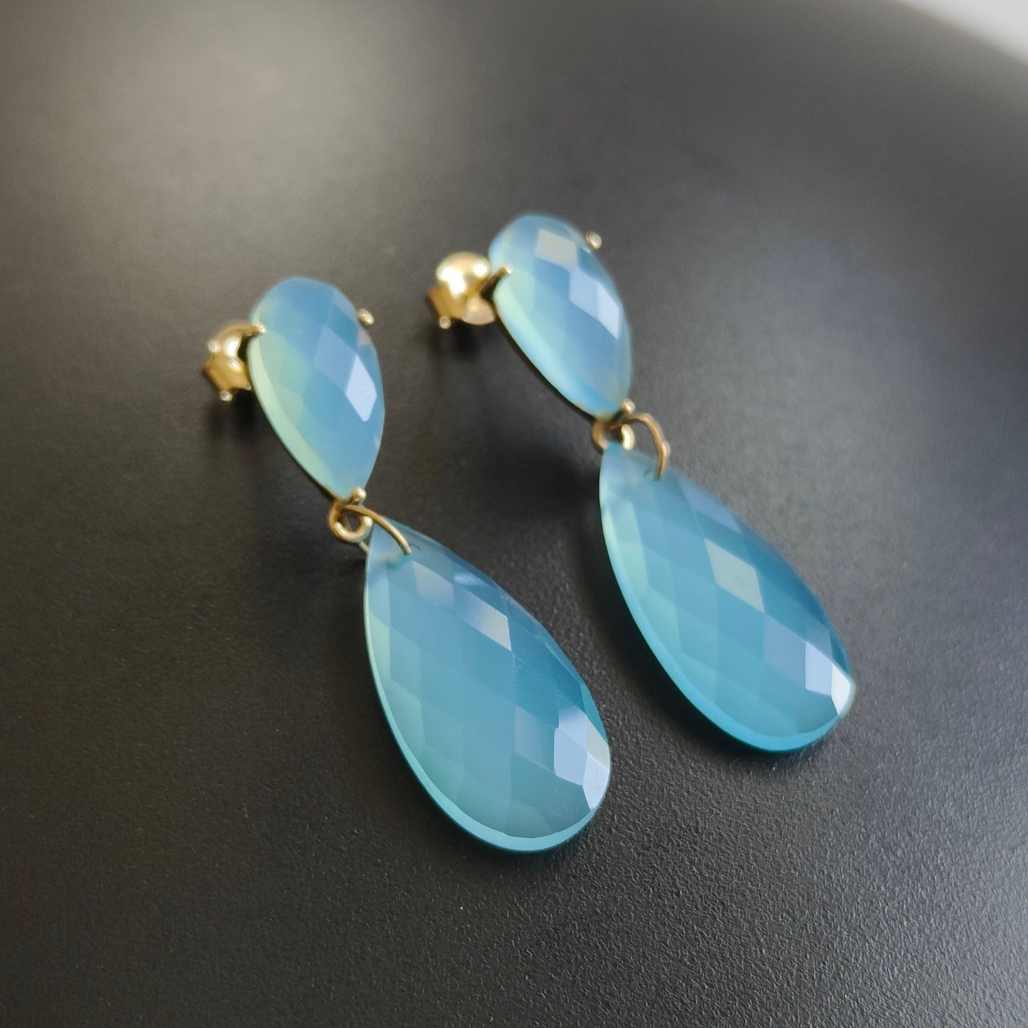 Pendientes de calcedonia azul en oro de 14 quilates, pendientes colgantes de calcedonia azul natural, pendientes de oro amarillo macizo de 14 quilates, piedra natal de marzo, regalo de Navidad