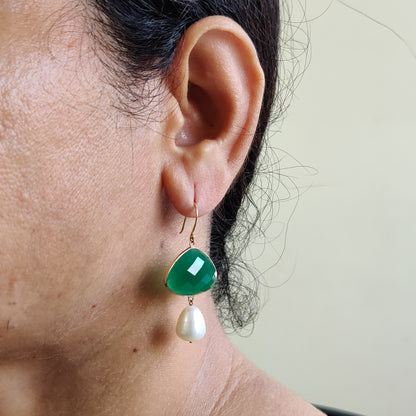 Pendientes de oro de 14 quilates con ónix verde y perla, pendientes colgantes de ónix natural y perla, pendientes de oro amarillo macizo de 14 quilates, piedra natal de mayo, regalo de Navidad