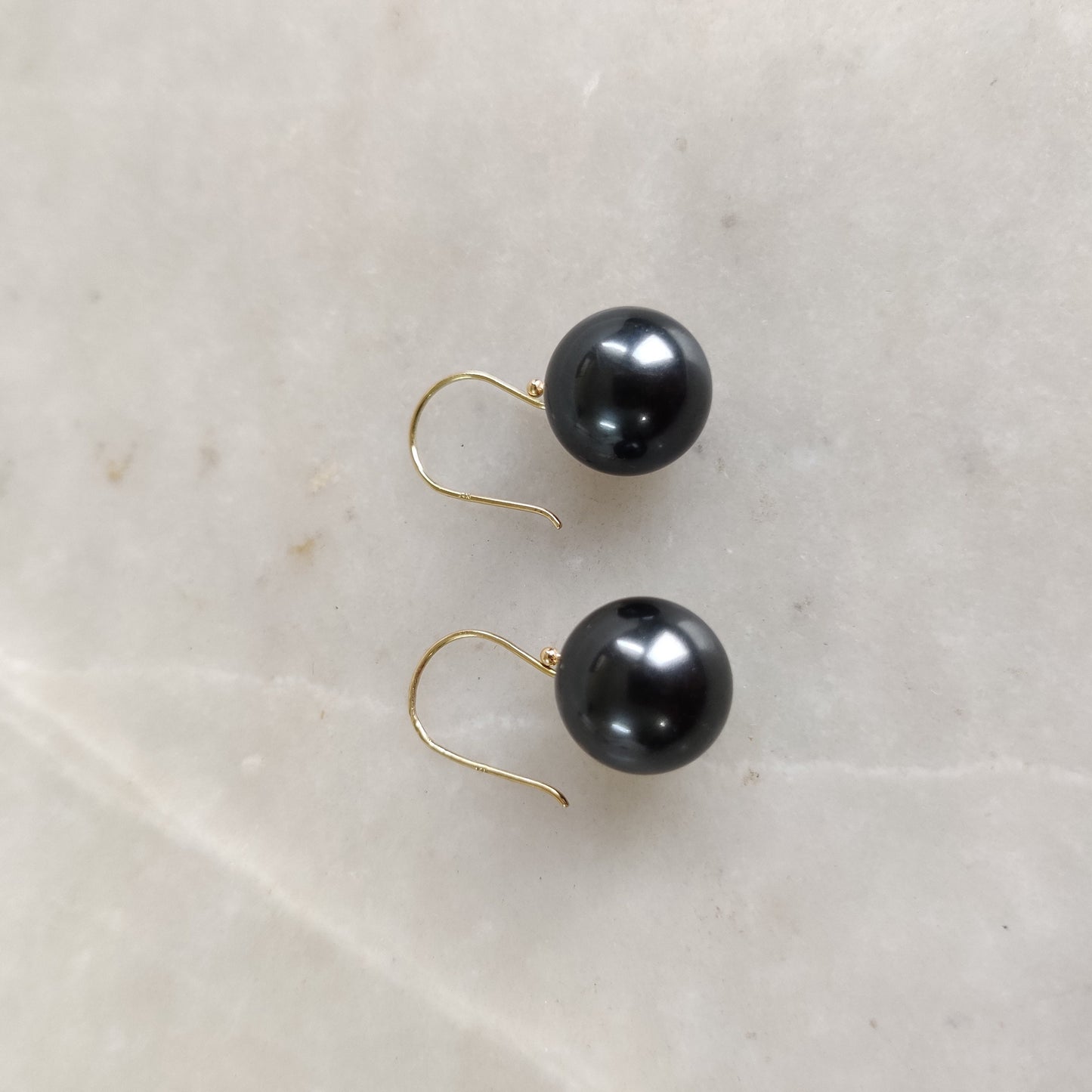 Pendientes de perla negra de oro de 14 quilates, pendientes colgantes de perla negra, pendientes de oro amarillo macizo de 14 quilates, piedra natal de junio, pendientes colgantes, joyas de perlas