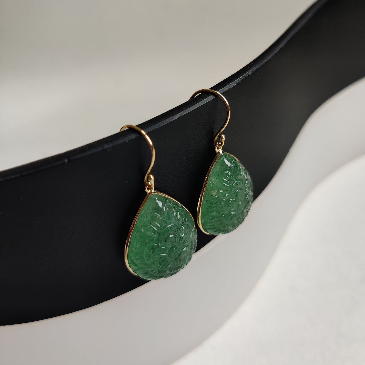 Pendientes tallados de aventurina verde en oro de 14 quilates, pendientes de cuarzo fresa, pendientes de oro amarillo macizo de 14 quilates, piedra natal de mayo, pendientes tallados,