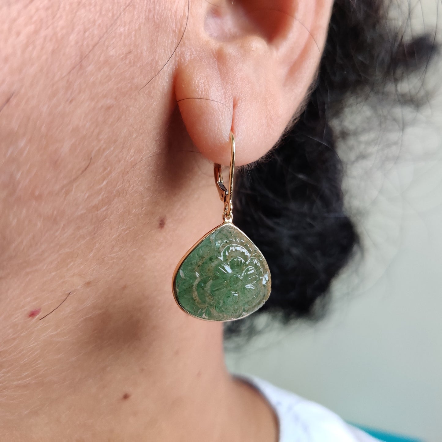 Pendientes tallados de aventurina verde en oro de 14 quilates, pendientes de cuarzo fresa, pendientes de oro amarillo macizo de 14 quilates, piedra natal de mayo, pendientes tallados,