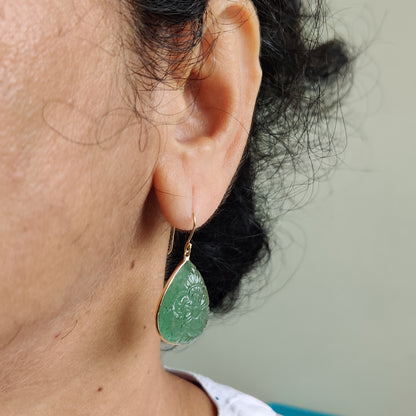 Pendientes tallados de aventurina verde en oro de 14 quilates, pendientes de cuarzo fresa, pendientes de oro amarillo macizo de 14 quilates, piedra natal de mayo, pendientes tallados,