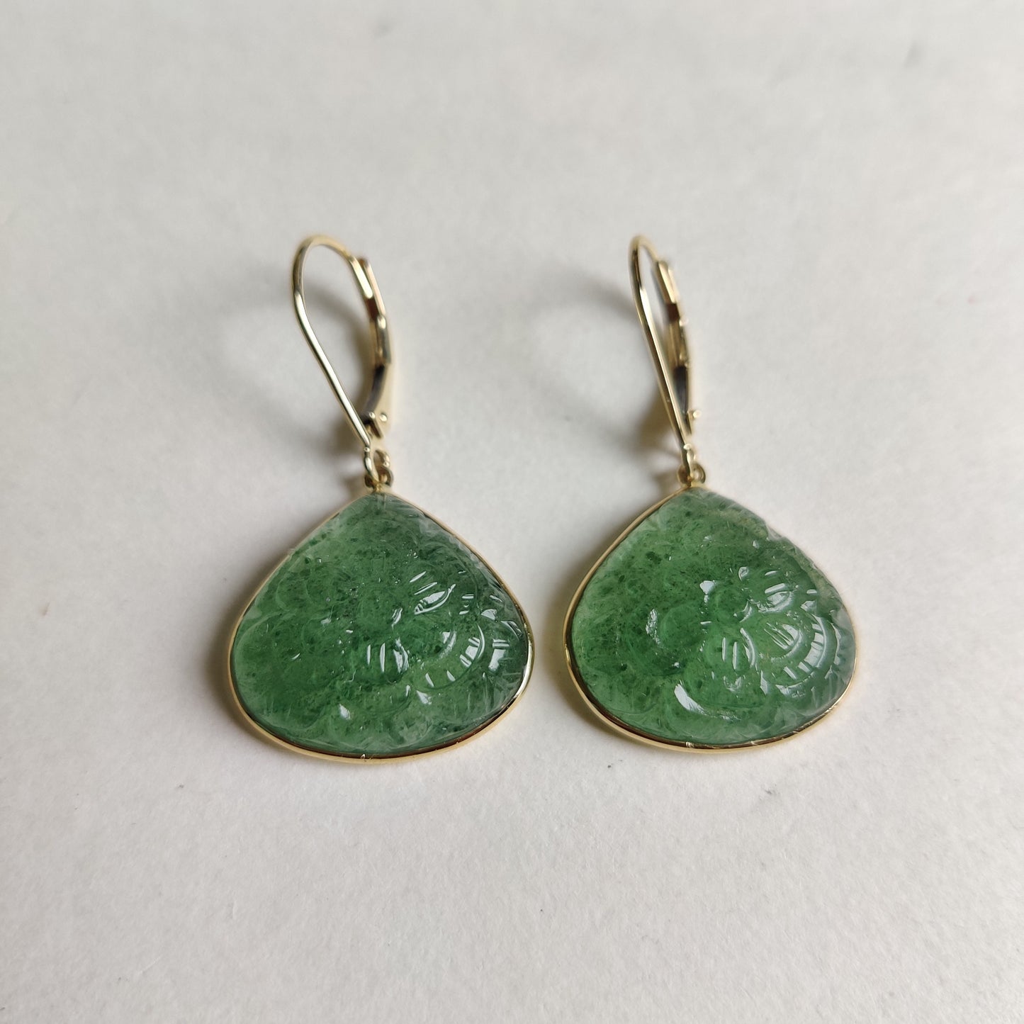 Pendientes tallados de aventurina verde en oro de 14 quilates, pendientes de cuarzo fresa, pendientes de oro amarillo macizo de 14 quilates, piedra natal de mayo, pendientes tallados,