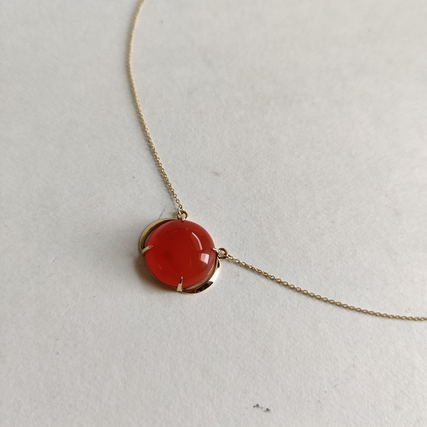 Colgante de ónix rojo natural, colgante de ónix rojo de oro macizo de 14 quilates, collar con colgante de oro macizo, piedra natal de diciembre, regalo de Navidad, colgante de punta