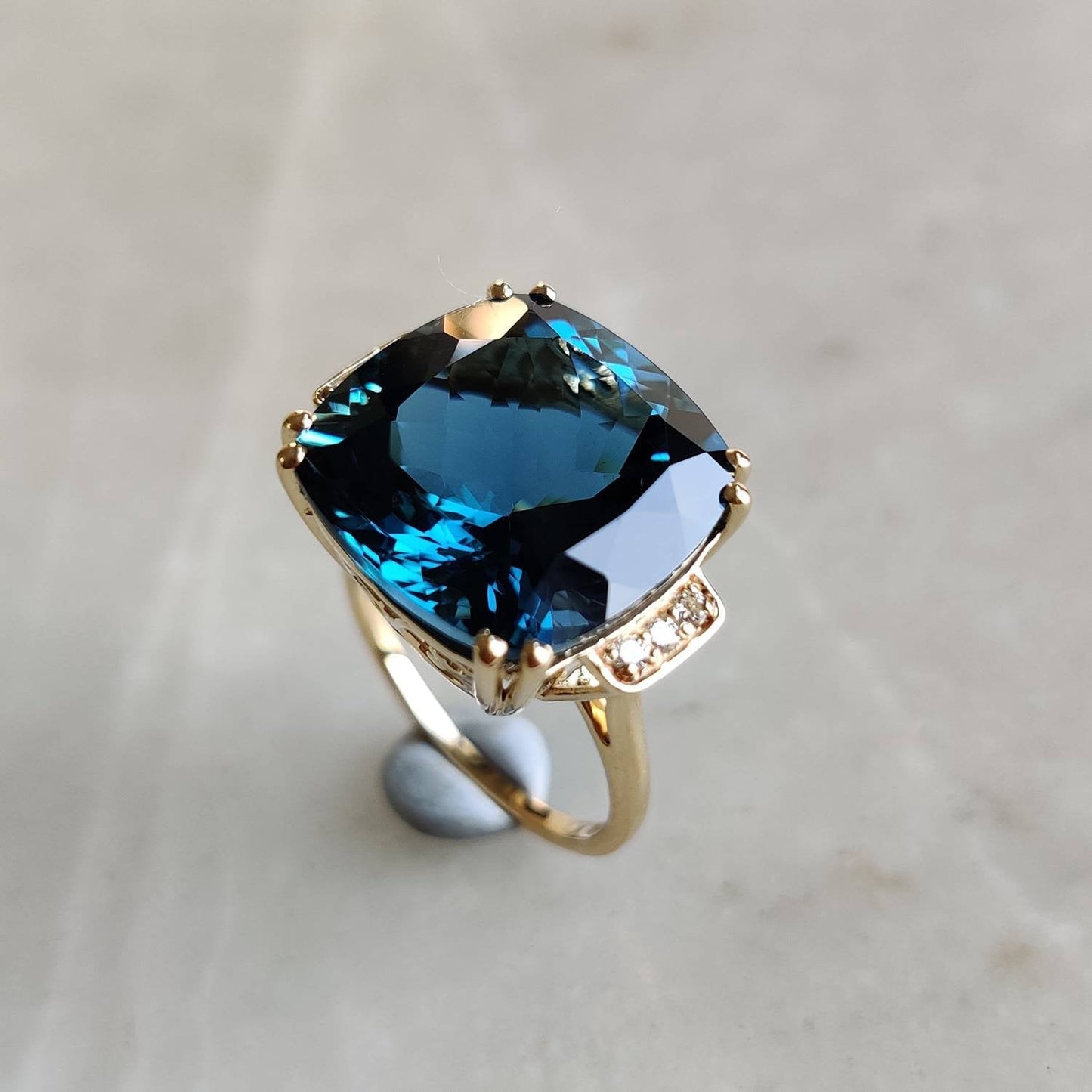 Natural London Blue Topaz Ring, 14K Solid Gold Ring, BlueTopaz Diamond Ring, December Birthstone, Statement Ring, London Blue Topaz Jewelry