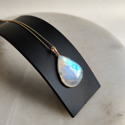 Natural Rainbow Moonstone Necklace, 14K Solid Gold Moonstone Pendant, Yellow Gold Necklace Pendant, Blue Moonstone Jewelry, June Birthstone