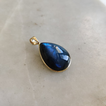 Natural Labradorite Pendant, 14K Solid Gold Labradorite Pendant, Solid Gold Pendant, November Birthstone, Christmas Gift, Bezel Pendant