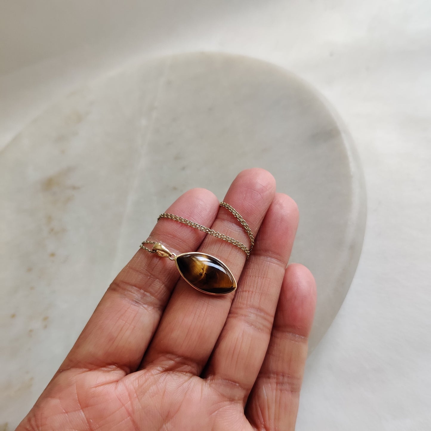 Colgante de ojo de tigre natural, colgante de ojo de tigre de oro macizo de 14 quilates, colgante con bisel de oro macizo, piedra natal de junio, regalo de Navidad, joyería de ojo de tigre