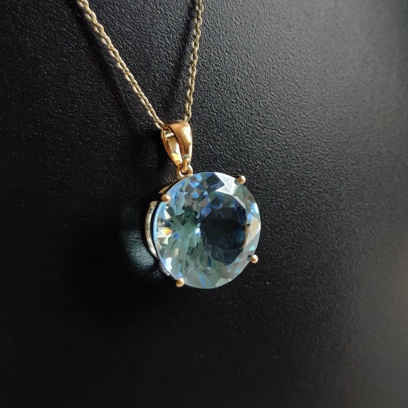 Colgante de topacio azul cielo natural, colgante de topacio azul cielo de oro amarillo macizo de 14 quilates, colgante de punta, colgante con piedra de nacimiento de diciembre, regalo de Navidad