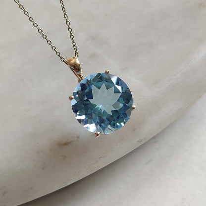 Colgante de topacio azul cielo natural, colgante de topacio azul cielo de oro amarillo macizo de 14 quilates, colgante de punta, colgante con piedra de nacimiento de diciembre, regalo de Navidad