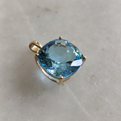 Colgante de topacio azul cielo natural, colgante de topacio azul en punta de oro amarillo macizo de 14 quilates, piedra natal de diciembre, regalo de Navidad, joyería de topacio azul