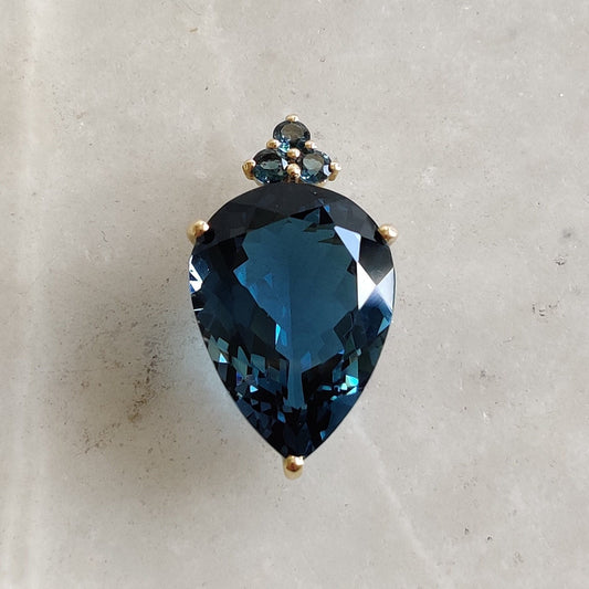 Colgante de topacio azul de Londres natural, colgante de topacio azul de oro amarillo macizo de 14 quilates, piedra natal de diciembre, joyería de topacio, regalo de Navidad