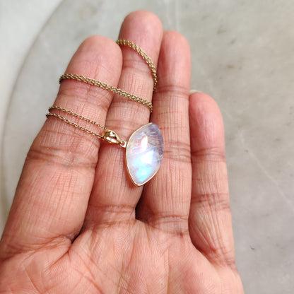 Rainbow Moonstone Necklace, Rainbow Moonstone 14k solid Gold Pendant Necklace, Natural Rainbow Moonstone Gold Jewelry, June Birthstone