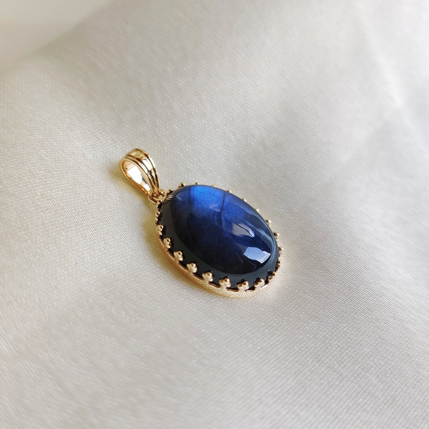 Natural Labradorite Pendant, 14K Solid Yellow Gold Blue Labradorite Pendant, August Birthstone Pendant, Crown Bezel Pendant, Oval Pendant