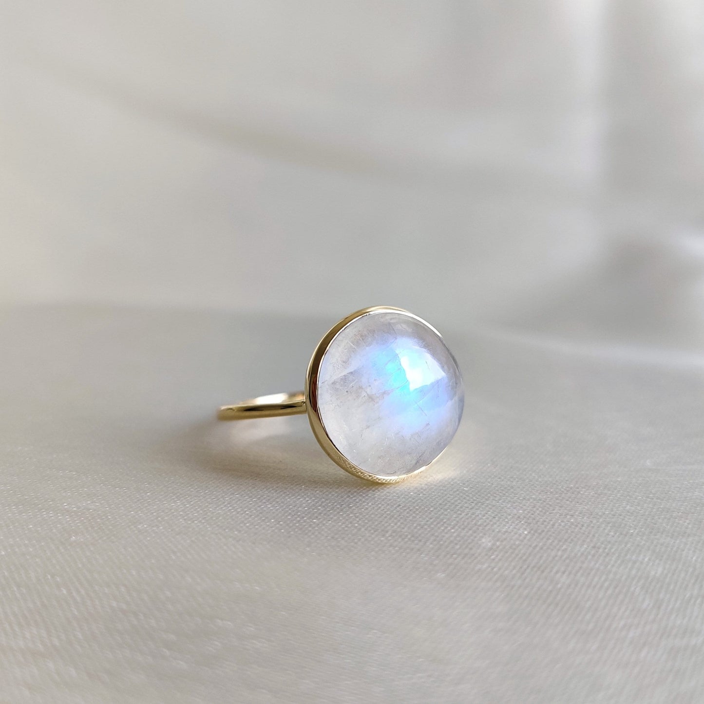 Natural Rainbow Moonstone Ring, 14K Solid Yellow Gold Blue Moonstone Ring, June Birthstone Ring, Round Bezel Ring, Christmas Present