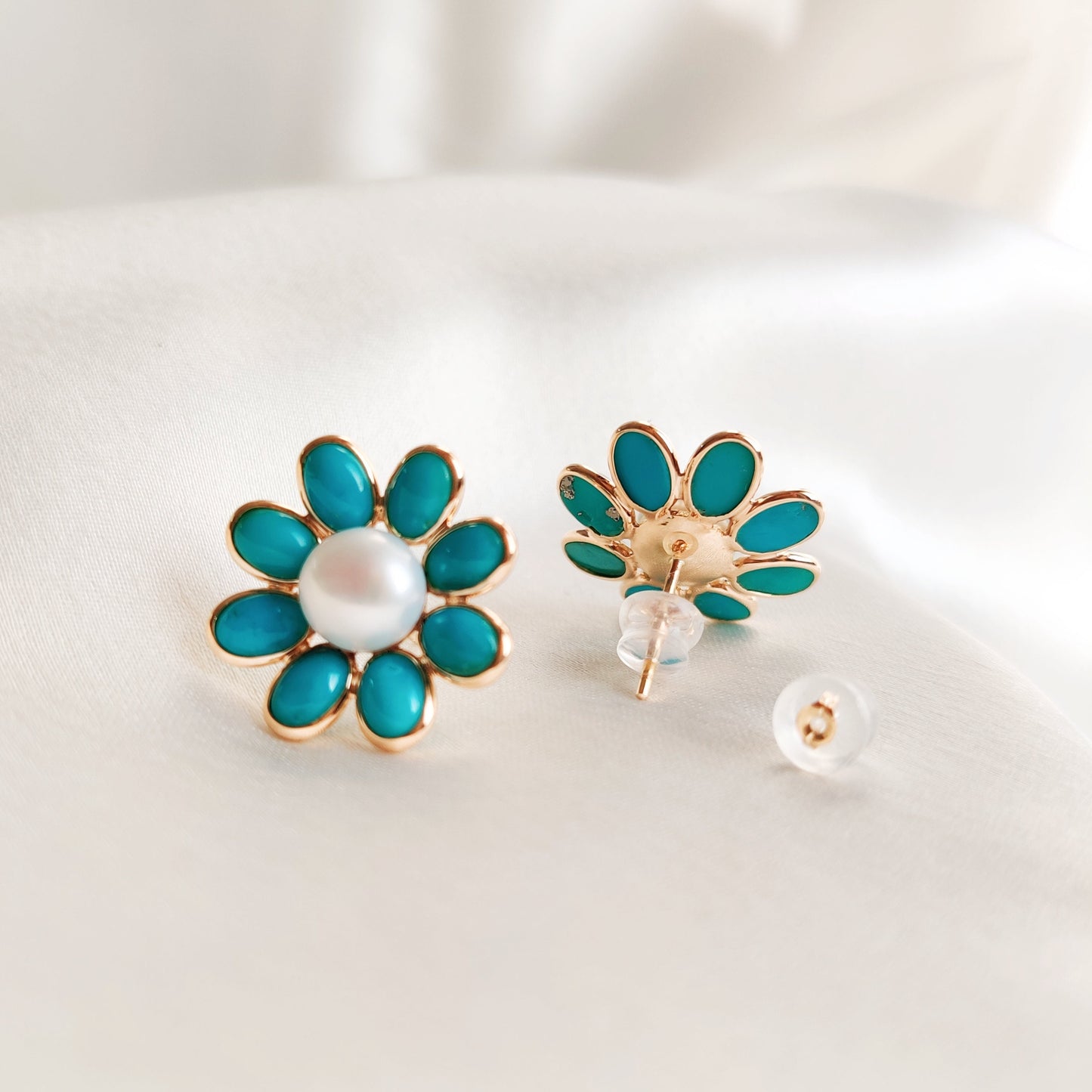 Natural Arizona Turquoise & Pearl Earrings,  Solid Gold Stud Earrings, Dainty Gemstone Flower Studs, Natural Turquoise Earrings, Pearl Studs