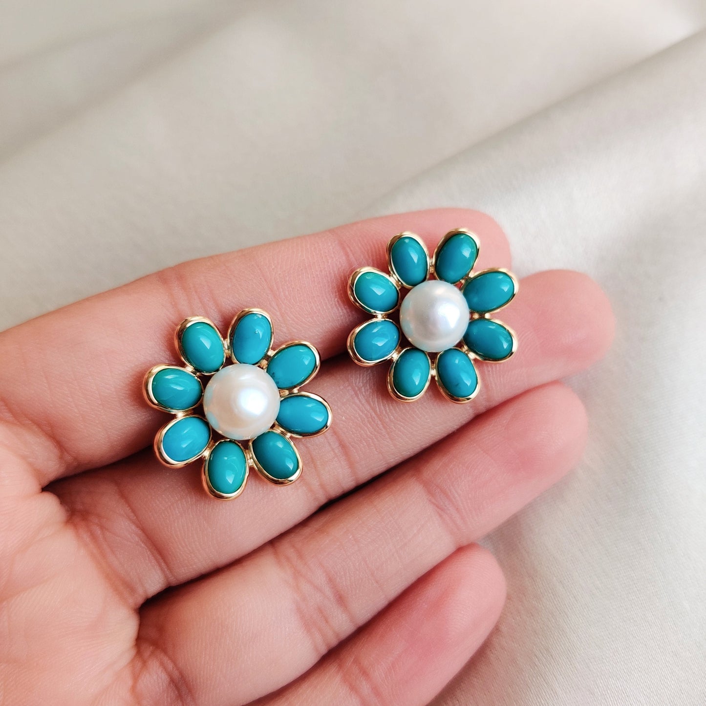 Natural Arizona Turquoise & Pearl Earrings,  Solid Gold Stud Earrings, Dainty Gemstone Flower Studs, Natural Turquoise Earrings, Pearl Studs