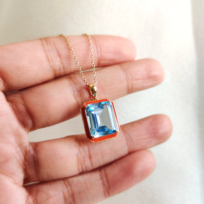 Colgante de topacio azul cielo natural en oro de 14 quilates, colgante de topacio azul con esmalte naranja, colgante con piedra natal de abril, joyería de esmalte, joyería de topacio