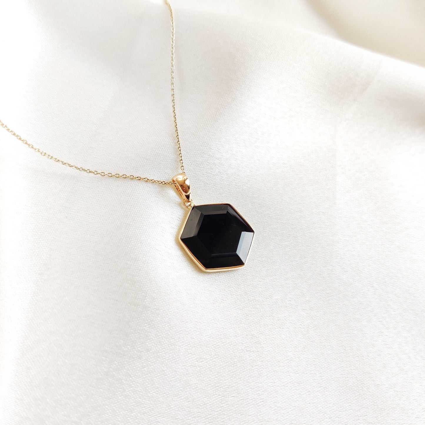 Natural Black Onyx Hexagon Pendant, 14K Solid Gold Yellow Onyx Pendant, Hexagon Pendant, December Birthstone Pendant, Dainty Onyx Pendant