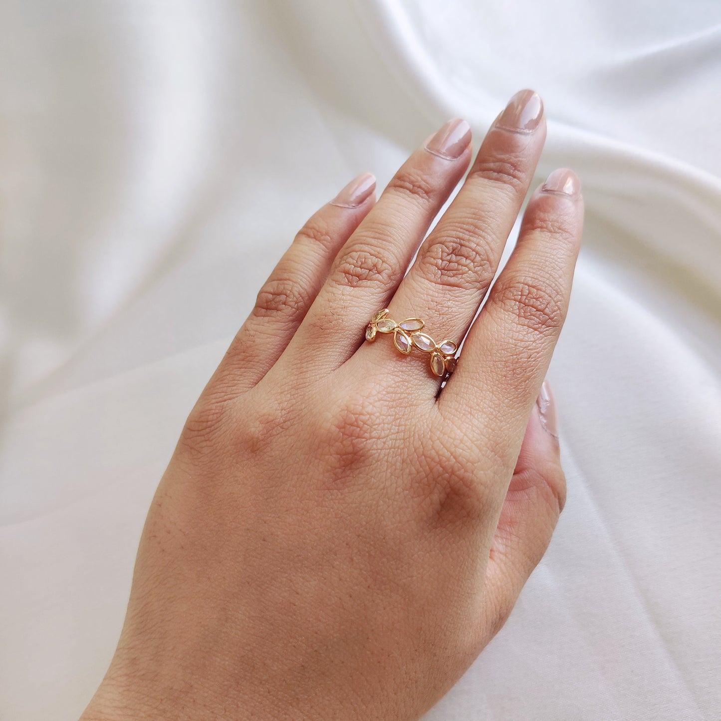 Natural Rainbow Moonstone Eternity Ring, Solid Gold Moonstone Ring, Rainbow Moonstone Bezel Ring, Floral Infinity Ring, June Birthstone Ring