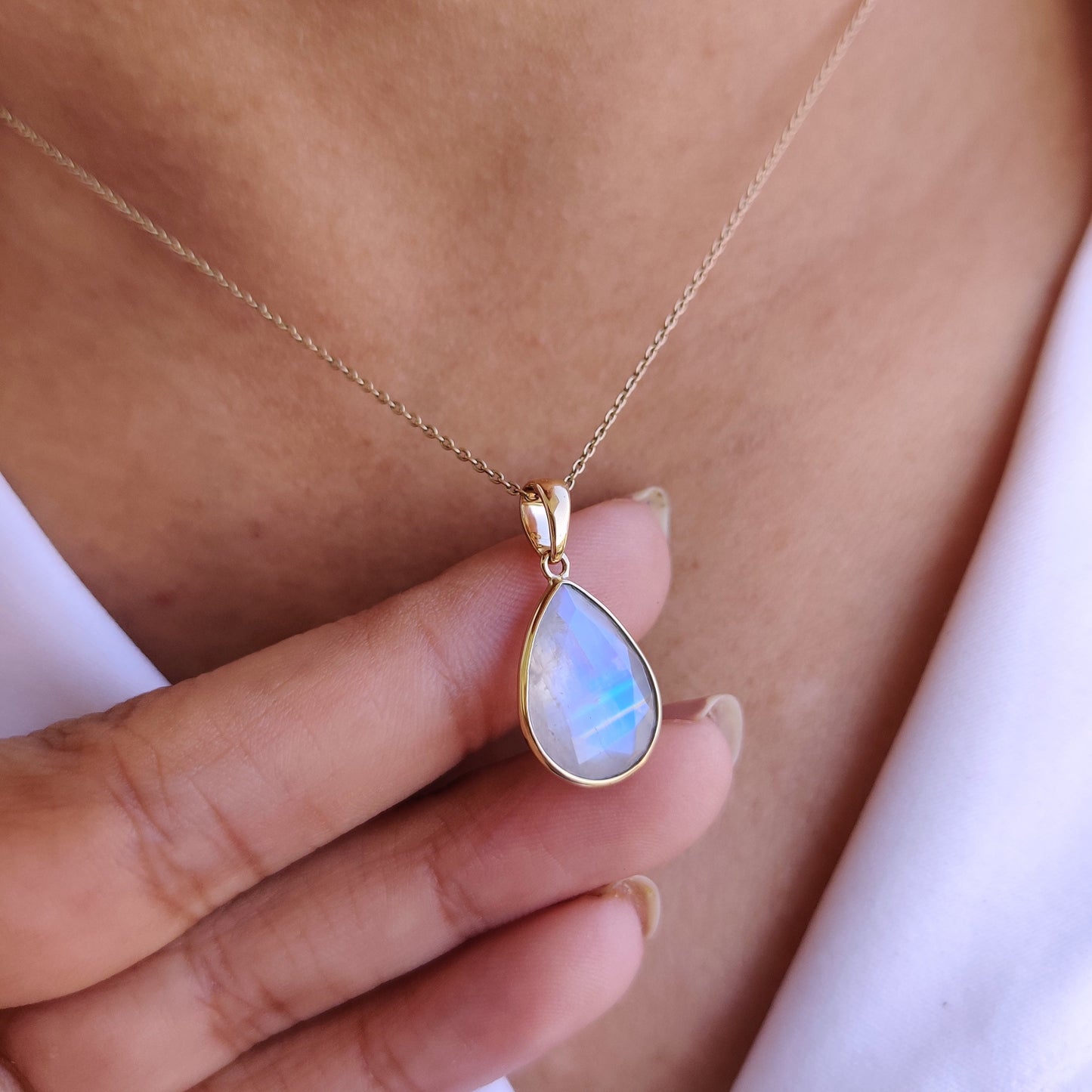 Natural Rainbow Moonstone Pendant, 14K Solid Yellow Gold Moonstone Pendant, June Birthstone Pendant, Blue Moonstone Pebdant, Christmas Gift