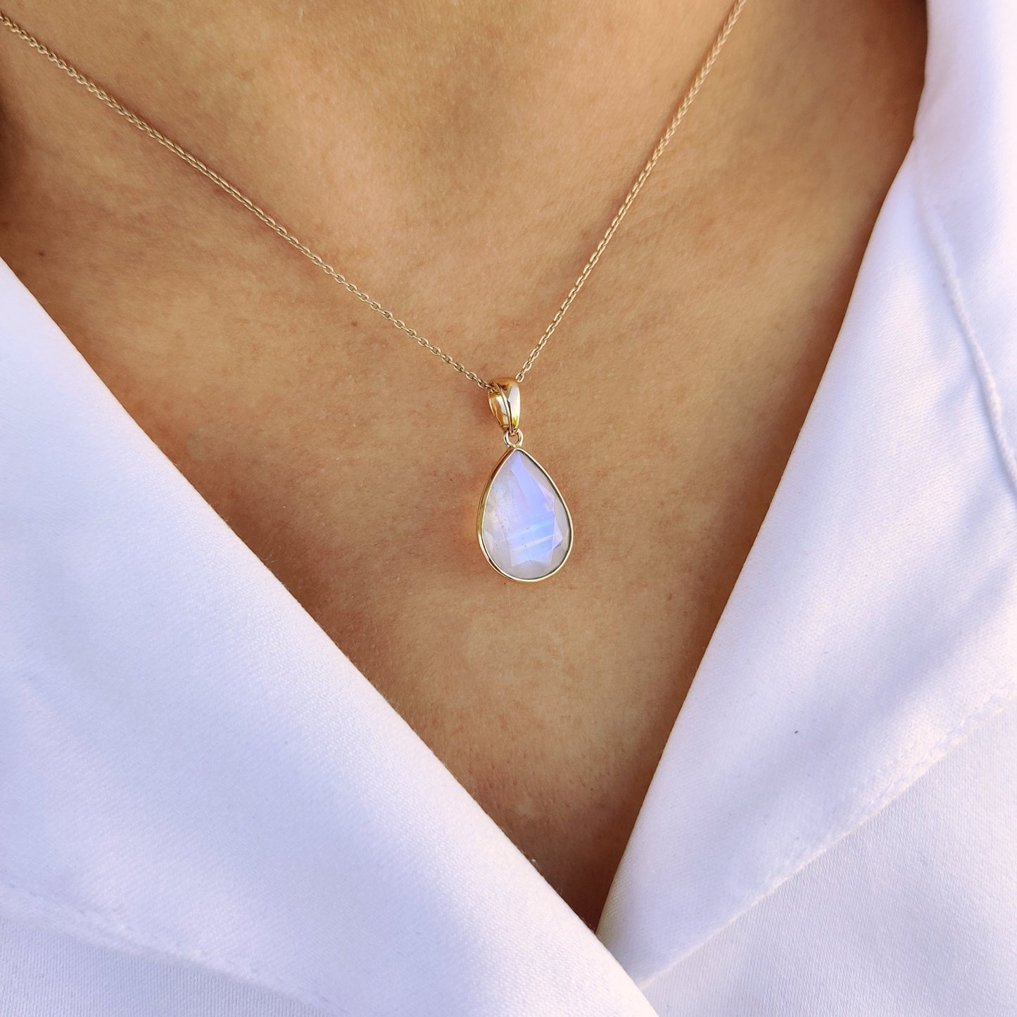 Natural Rainbow Moonstone Pendant, 14K Solid Yellow Gold Moonstone Pendant, June Birthstone Pendant, Blue Moonstone Pebdant, Christmas Gift