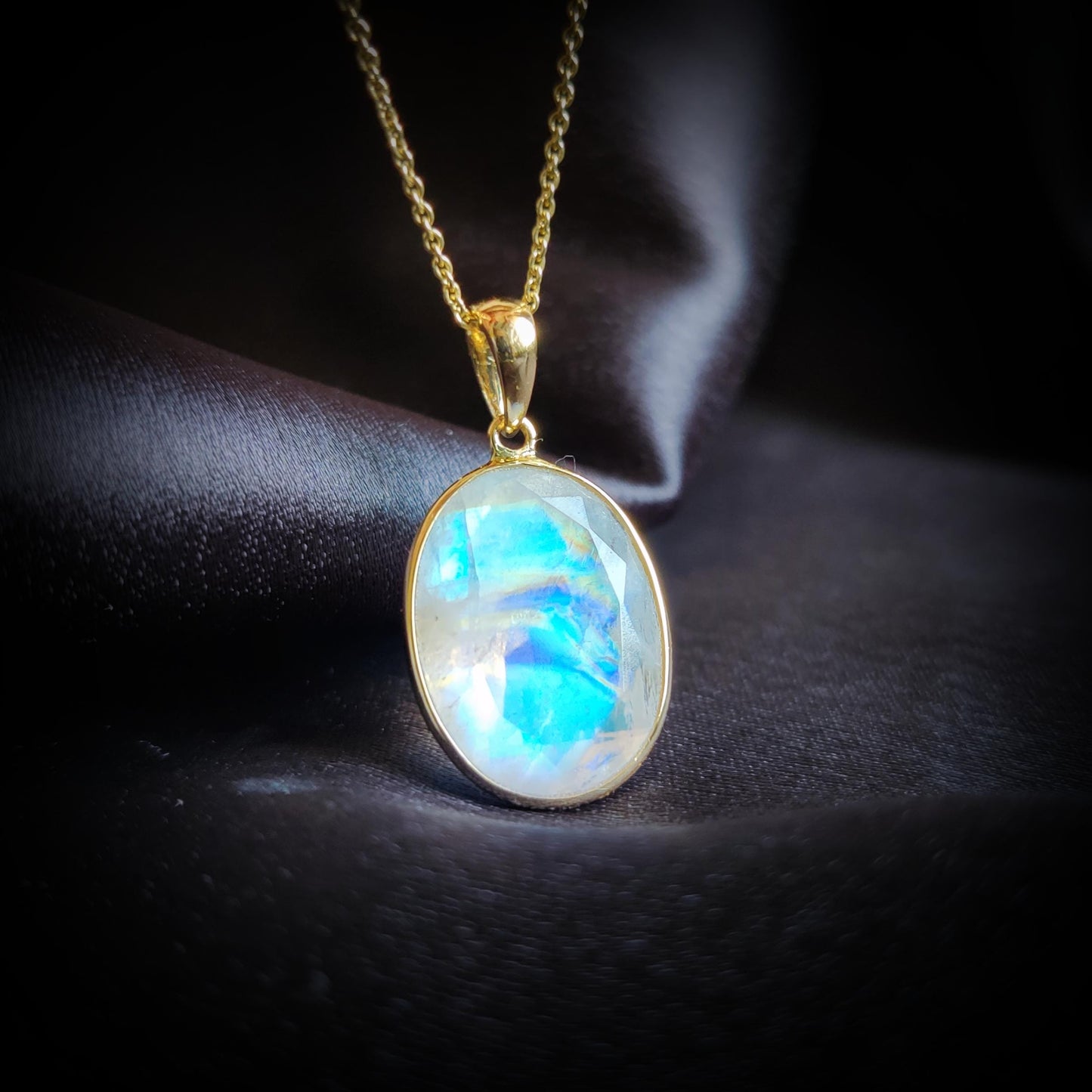 Natural Rainbow Moonstone Necklace, 14K Solid Gold Moonstone Pendant, Yellow Gold Necklace Pendant, Blue Moonstone Jewelry, June Birthstone