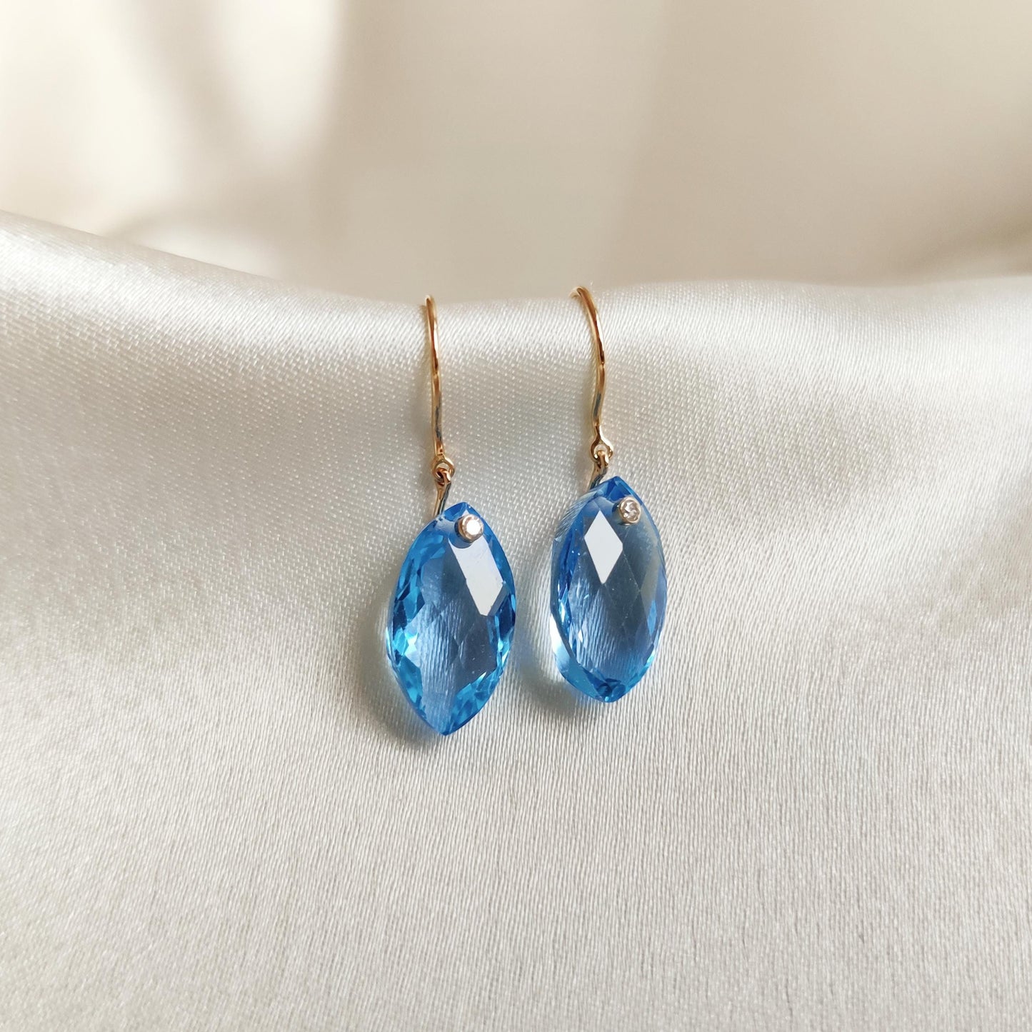 Pendientes de topacio azul suizo natural y diamantes, pendientes de topacio en oro amarillo macizo de 18 quilates, pendientes con piedra natal de diciembre y abril, regalo de Navidad