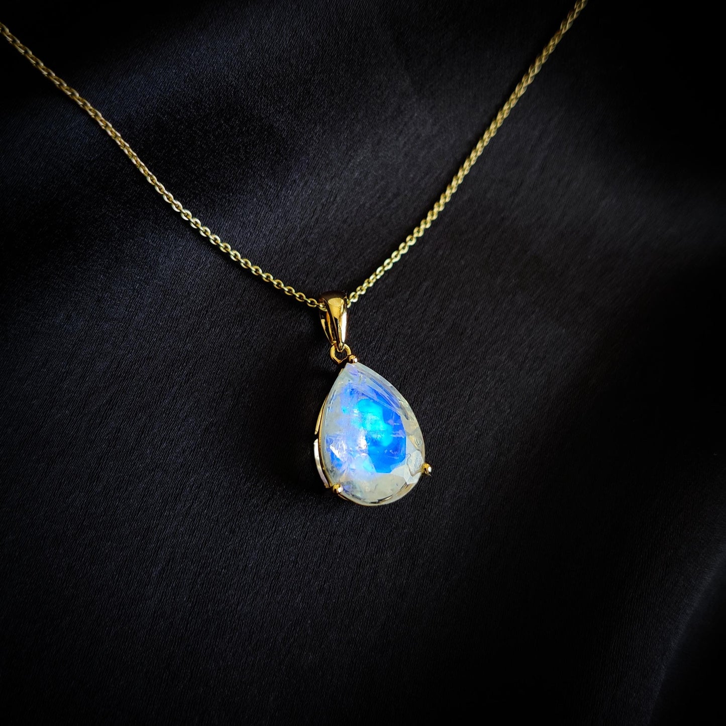 Natural Rainbow Moonstone Pendant, 14K Solid Yellow Gold Moonstone Pendant, June Birthstone Pendant, Christmas Gift, Blue Moonstone Jewelry