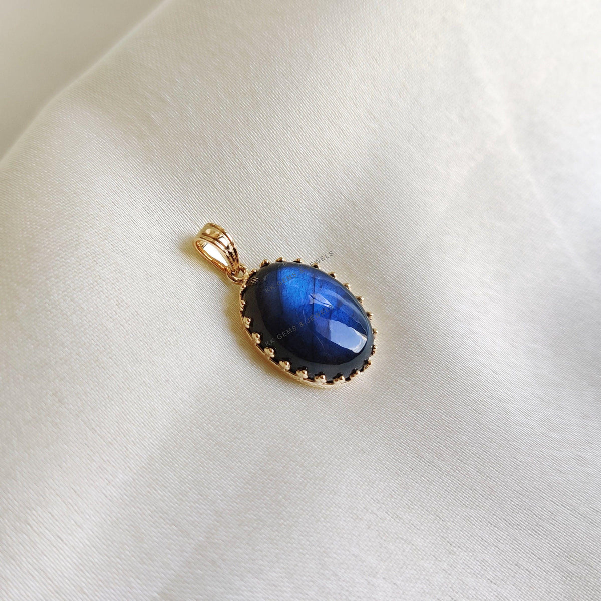 Natural Labradorite Pendant, 14K Solid Gold Crown Pendant, August Birthstone